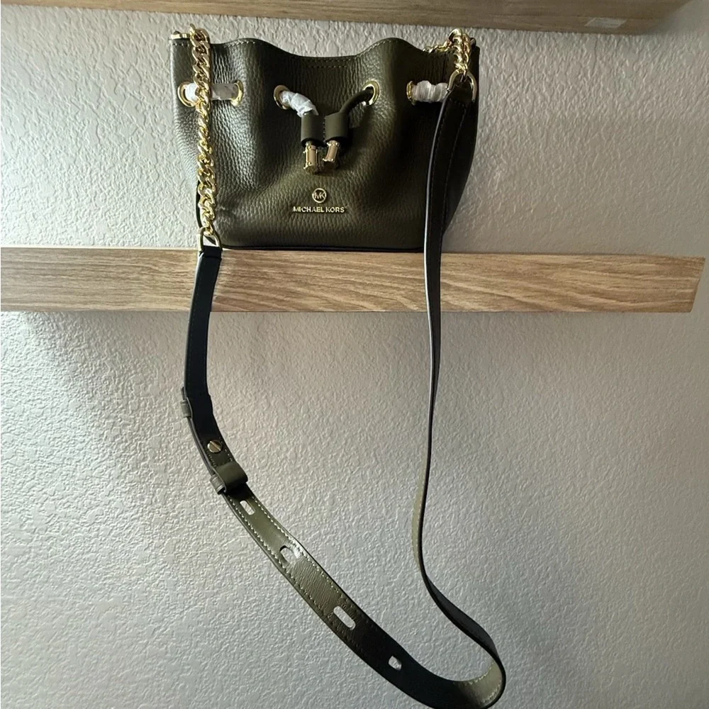 Michael Kors Olive Green Leather Bucket Phoebe Bag NWT - Picture 1 of 7